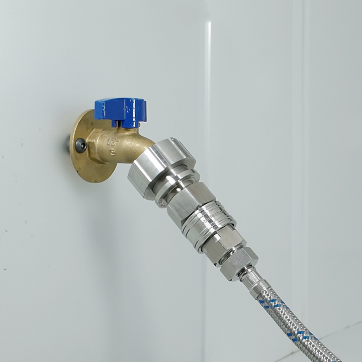 Blu Tech Hose Shark – Quarter Turn Quick Connect Adapter