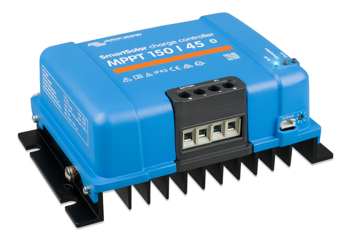 SmartSolar MPPT 150/45 (left) 